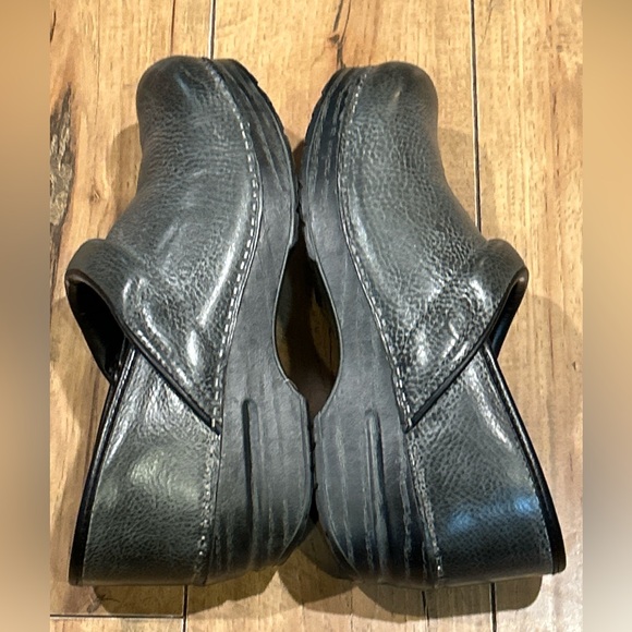Dansko Distressed Charcoal Color Professional Clogs with Durable Sole Size 38 - Picture 10 of 11